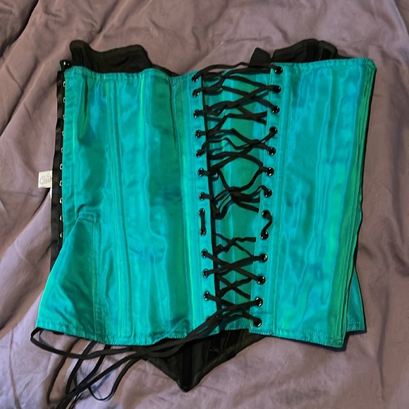 Corset - Picture 2 of 6